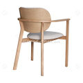 Drewniana rama z krzesłem akcentowym tapicerki